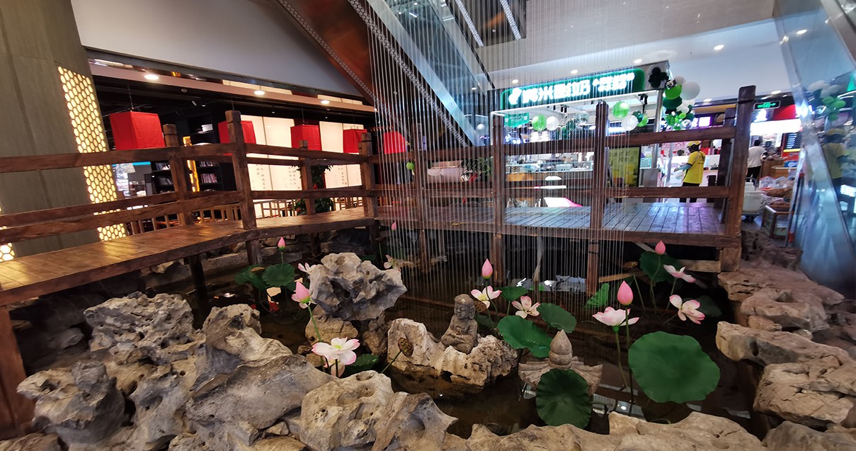 郑州龙8头号玩家百货（熙地港店）