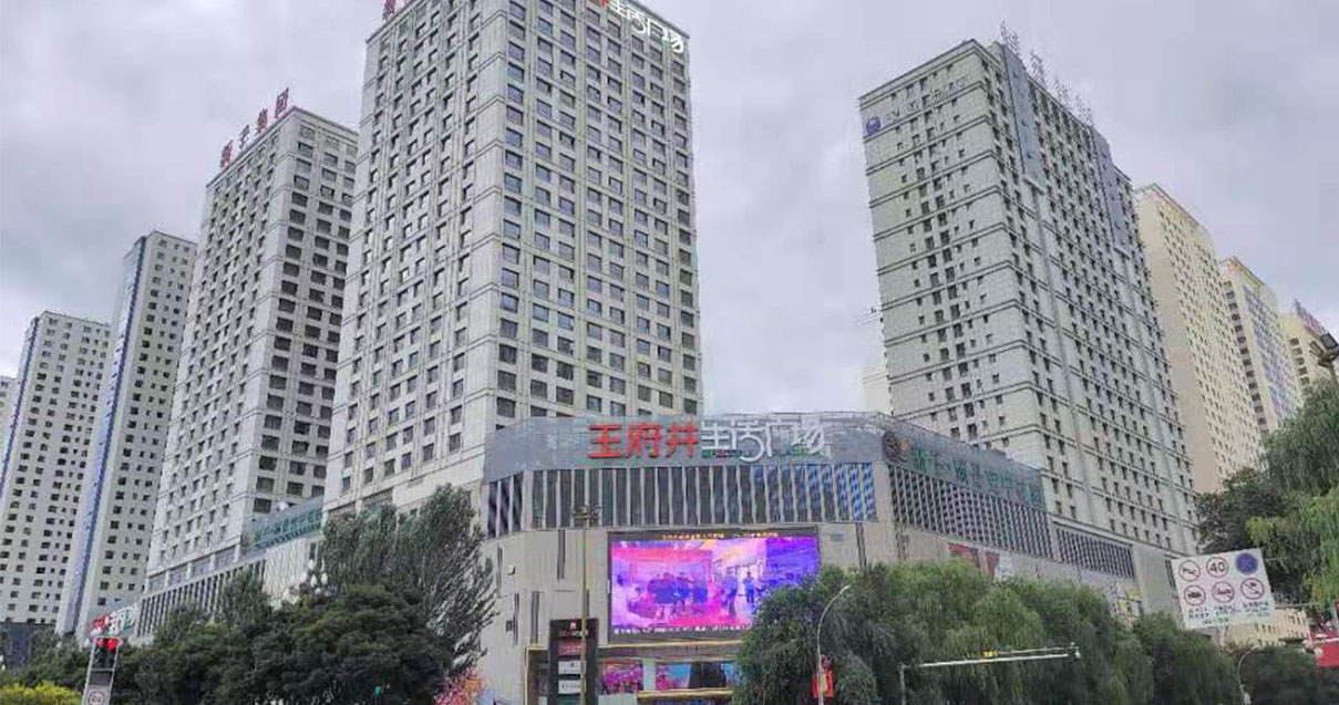 西宁龙8头号玩家生涯广场