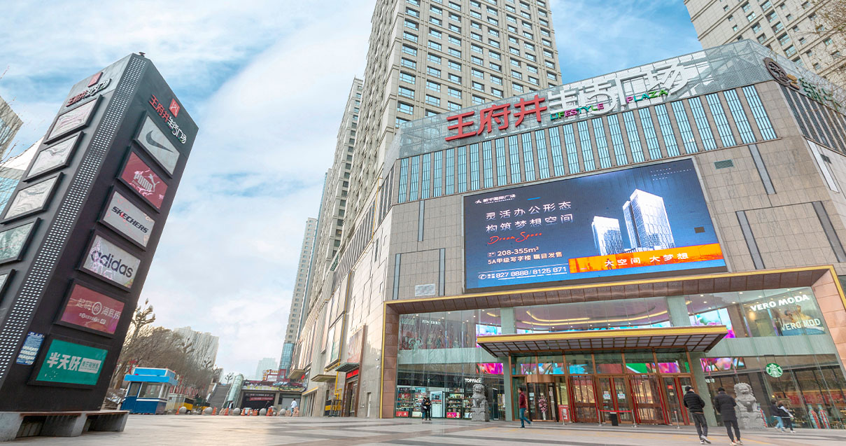 西宁龙8头号玩家生涯广场