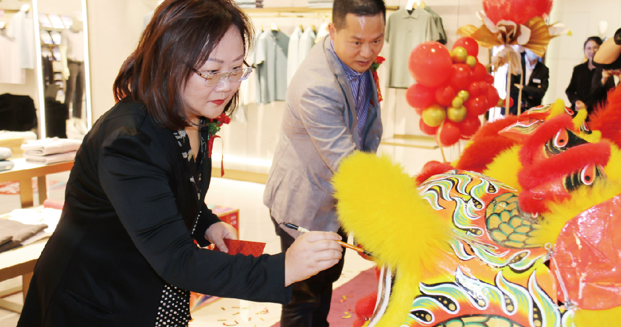 西安龙8头号玩家百货（熙地港店）