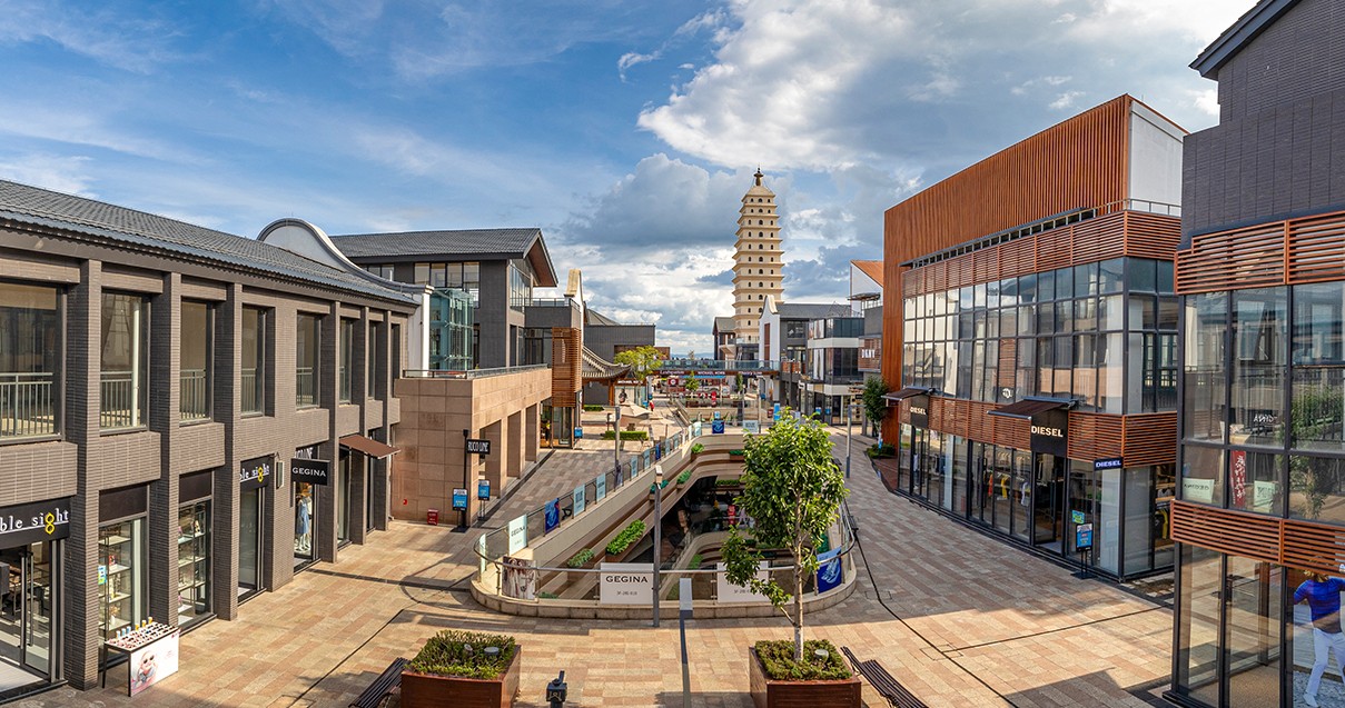 龙8头号玩家奥莱·滇池小镇