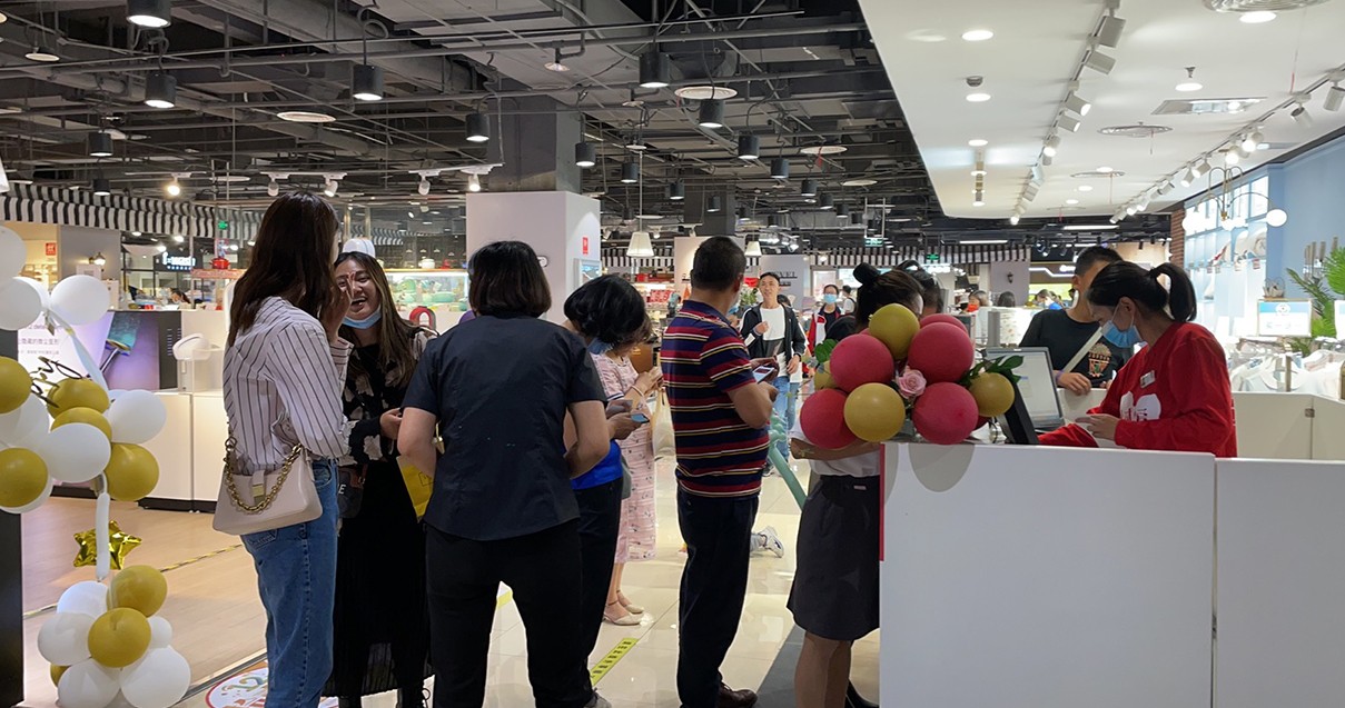 昆明龙8头号玩家百货