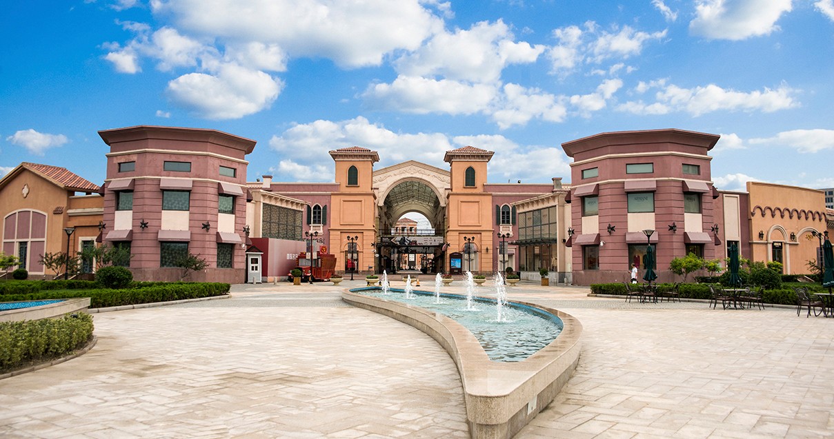 龙8头号玩家奥莱·新燕莎小镇