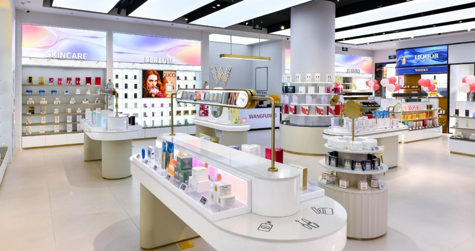 龙8头号玩家全球购跨境体验店北京燕莎奥莱店