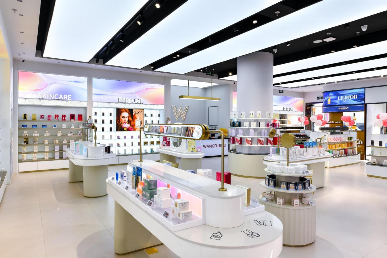 龙8头号玩家全球购跨境体验店北京燕莎奥莱店